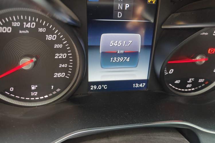 Used Mercedes-Benz GLC 2017 GLC 300 4MATIC Sport Edition Odometer Close Up