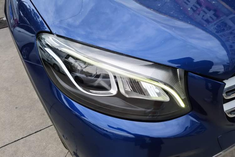Used Mercedes-Benz GLC 2017 GLC 260 4MATIC Luxury Model Right Front Headlight
