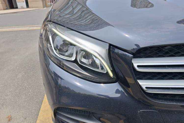 Used Mercedes-Benz GLC 2017 GLC 260 4MATIC Luxury Model Right Front Headlight