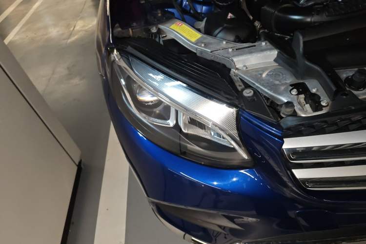 Used Mercedes-Benz GLC 2017 GLC 260 4MATIC Luxury Model Right Front Headlight