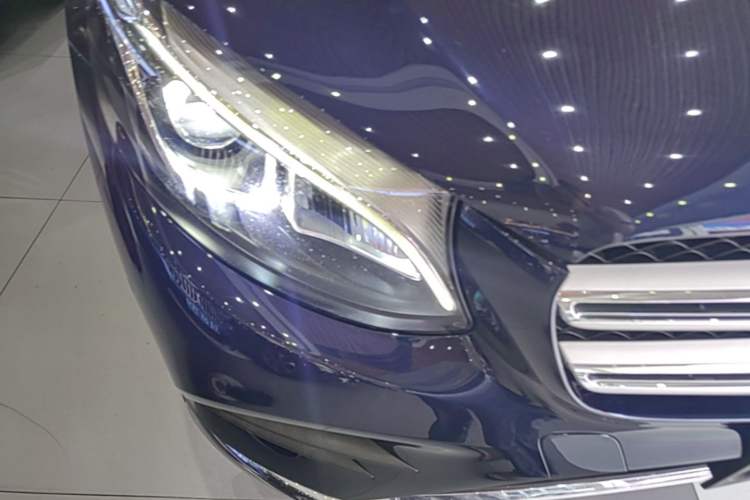 Used Mercedes-Benz GLC 2017 GLC 260 4MATIC Luxury Model Right Front Headlight
