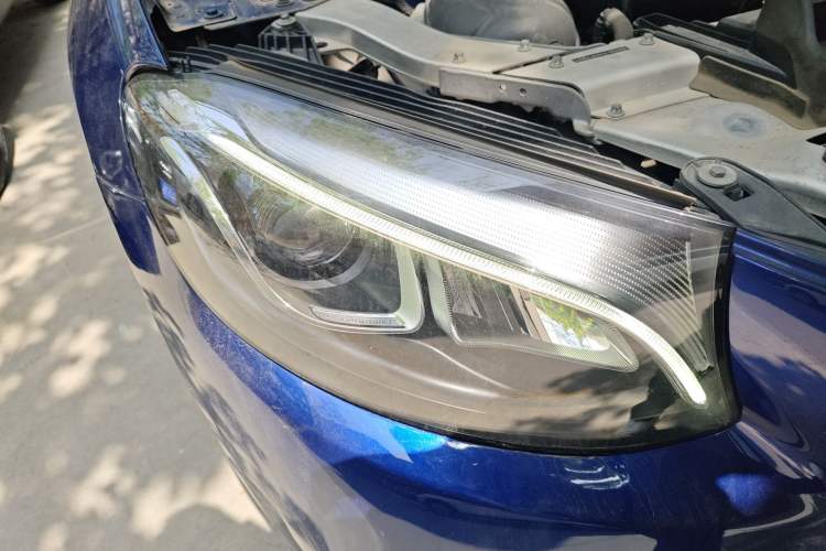 Used Mercedes-Benz GLC 2017 GLC 260 4MATIC Luxury Model Right Front Headlight