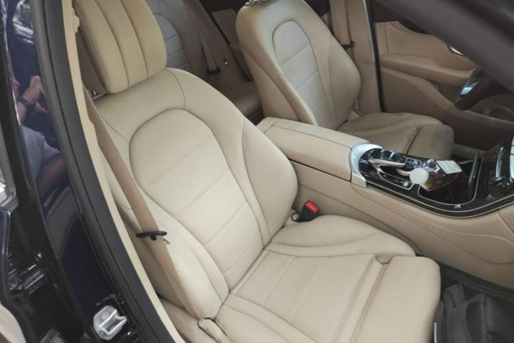 Used Mercedes-Benz GLC 2017 GLC 260 4MATIC Luxury Model Right Front Seat