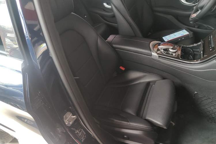 Used Mercedes-Benz GLC 2017 GLC 260 4MATIC Luxury Model Right Front Seat