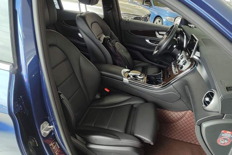 Used Mercedes-Benz GLC 2017 GLC 260 4MATIC Luxury Model Right Front Seat