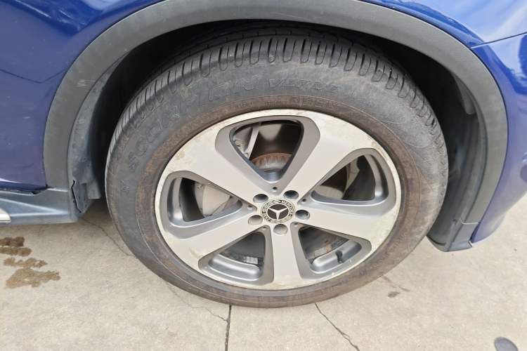 Used Mercedes-Benz GLC 2017 GLC 260 4MATIC Luxury Model Right Front Wheel Hub