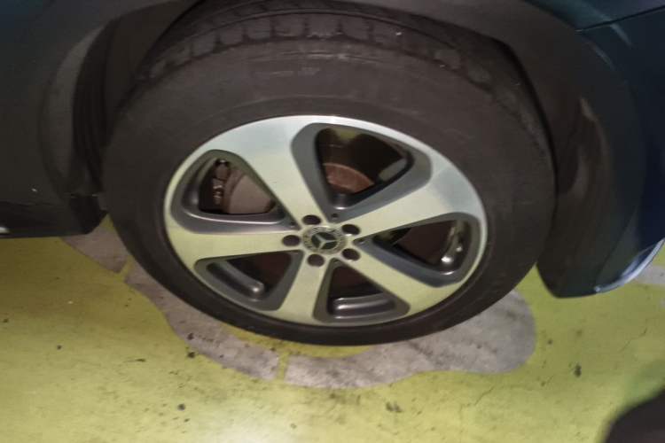 Used Mercedes-Benz GLC 2017 GLC 260 4MATIC Luxury Model Right Front Wheel Hub