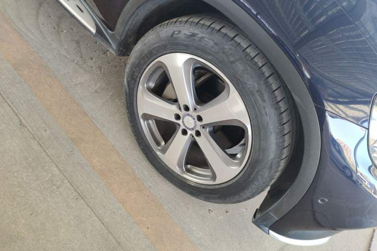 Used Mercedes-Benz GLC 2017 GLC 260 4MATIC Luxury Model Right Front Wheel Hub