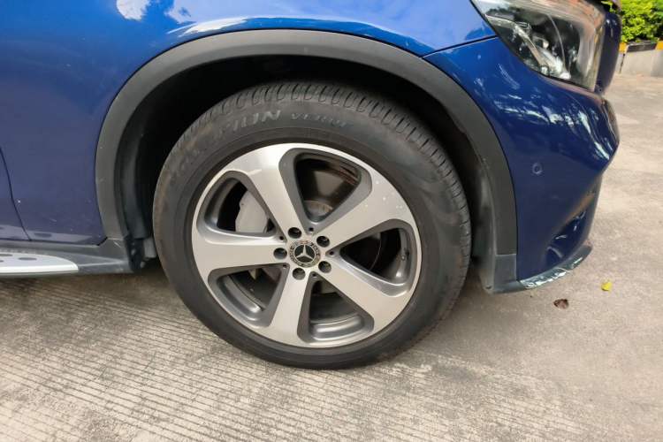 Used Mercedes-Benz GLC 2017 GLC 260 4MATIC Luxury Model Right Front Wheel Hub