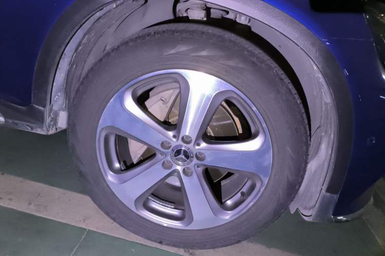 Used Mercedes-Benz GLC 2017 GLC 260 4MATIC Luxury Model Right Front Wheel Hub