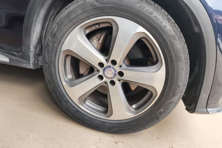 Used Mercedes-Benz GLC 2017 GLC 260 4MATIC Luxury Model Right Front Wheel Hub