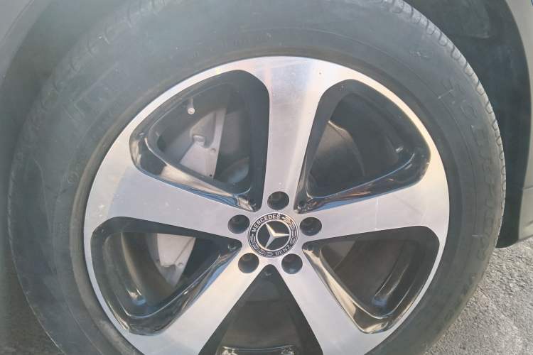 Used Mercedes-Benz GLC 2017 GLC 260 4MATIC Luxury Model Right Front Wheel Hub