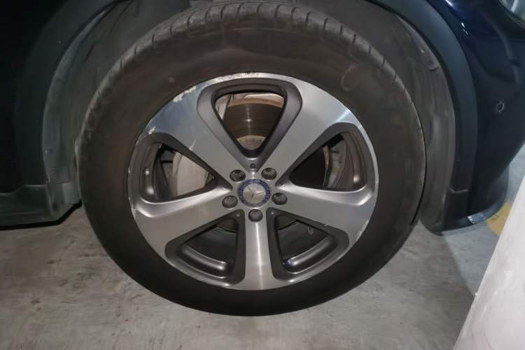 Used Mercedes-Benz GLC 2017 GLC 260 4MATIC Luxury Model Right Front Wheel Hub