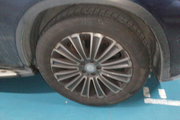 Used Mercedes-Benz GLC 2017 GLC 260 4MATIC Dynamic Edition Right Front Wheel Hub