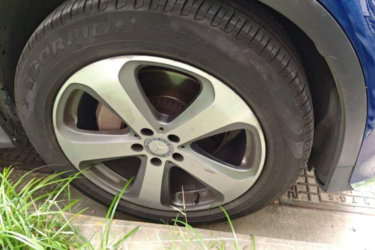 Used Mercedes-Benz GLC 2017 GLC 300 4MATIC Sport Edition Right Front Wheel Hub
