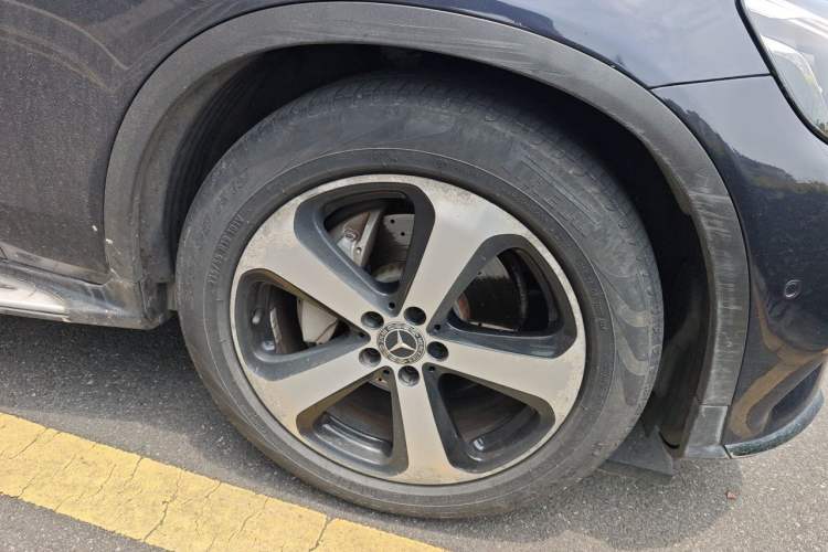 Used Mercedes-Benz GLC 2017 GLC 260 4MATIC Luxury Model Right Front Wheel Hub