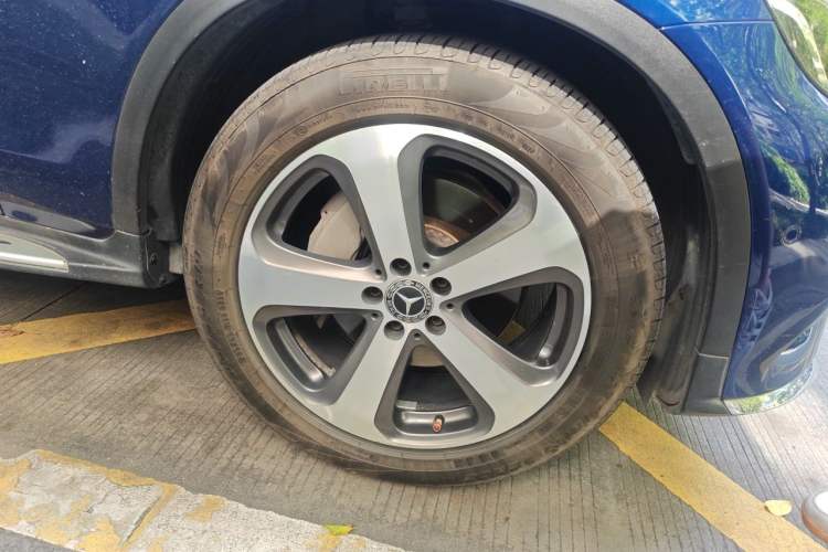 Used Mercedes-Benz GLC 2017 GLC 260 4MATIC Luxury Model Right Front Wheel Hub