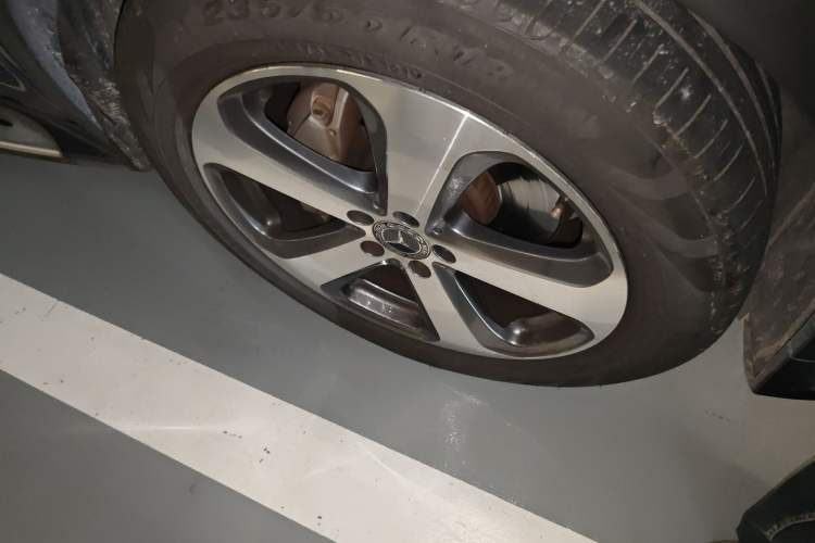 Used Mercedes-Benz GLC 2017 GLC 260 4MATIC Luxury Model Right Front Wheel Hub