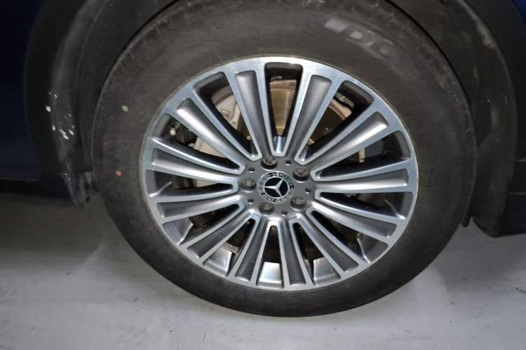Used Mercedes-Benz GLC 2017 GLC 260 4MATIC Luxury Model Right Front Wheel Hub