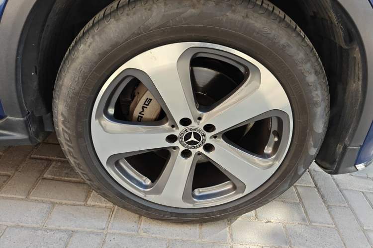 Used Mercedes-Benz GLC 2017 GLC 260 4MATIC Luxury Model Right Front Wheel Hub