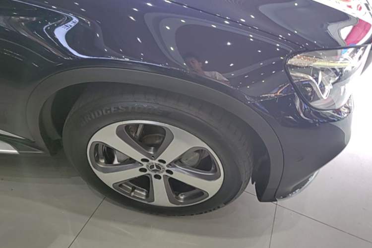 Used Mercedes-Benz GLC 2017 GLC 260 4MATIC Luxury Model Right Front Wheel Hub
