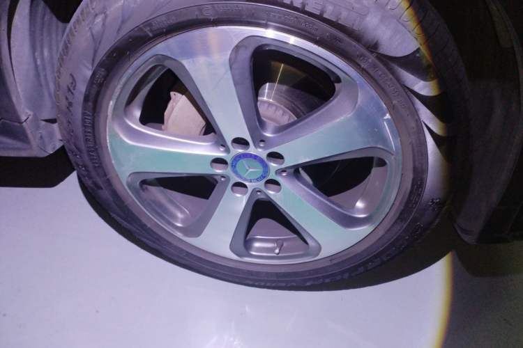 Used Mercedes-Benz GLC 2017 GLC 260 4MATIC Luxury Model Right Front Wheel Hub