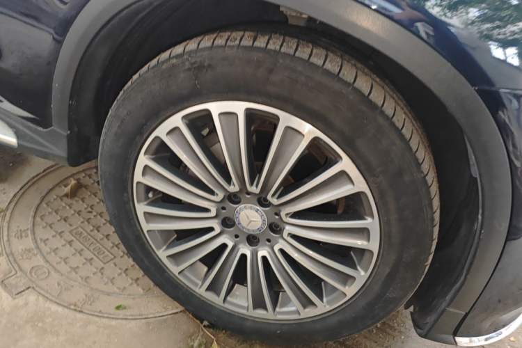 Used Mercedes-Benz GLC 2017 GLC 260 4MATIC Dynamic Edition Right Front Wheel Hub