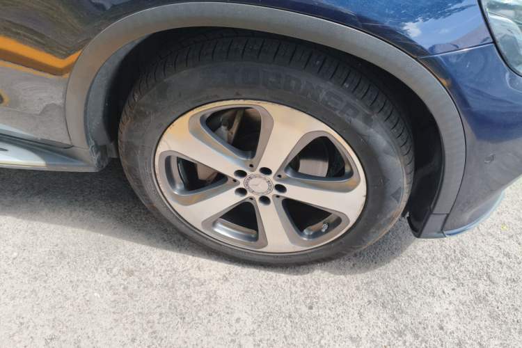 Used Mercedes-Benz GLC 2017 GLC 260 4MATIC Luxury Model Right Front Wheel Hub