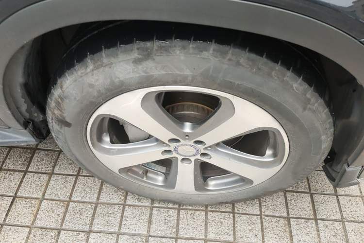 Used Mercedes-Benz GLC 2017 GLC 260 4MATIC Luxury Model Right Front Wheel Hub