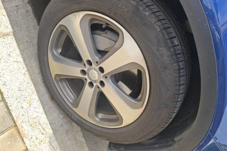 Used Mercedes-Benz GLC 2017 GLC 260 4MATIC Luxury Model Right Front Wheel Hub