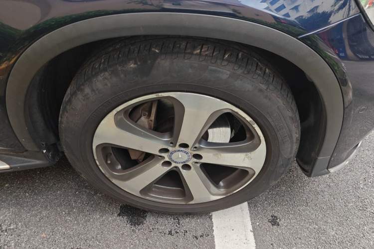Used Mercedes-Benz GLC 2017 GLC 300 4MATIC Sport Edition Right Front Wheel Hub