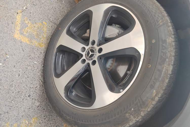 Used Mercedes-Benz GLC 2017 GLC 260 4MATIC Dynamic Edition Right Front Wheel Hub