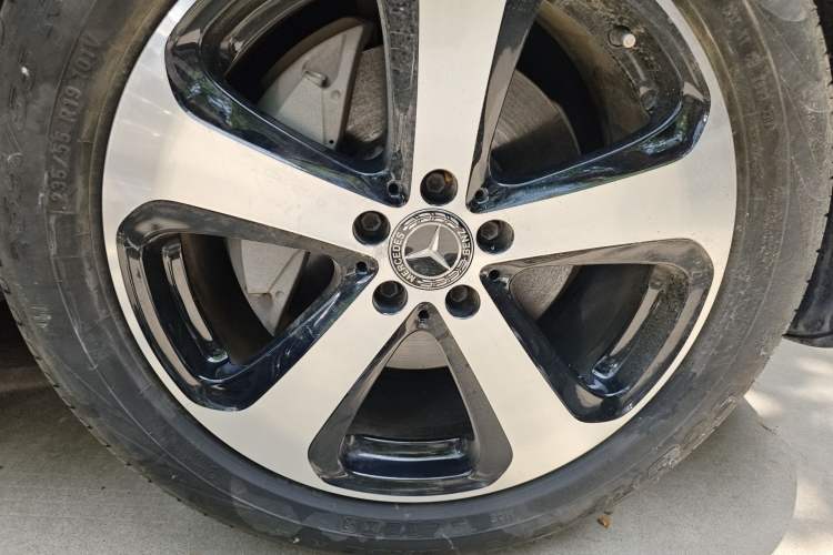 Used Mercedes-Benz GLC 2017 GLC 260 4MATIC Luxury Model Right Front Wheel Hub