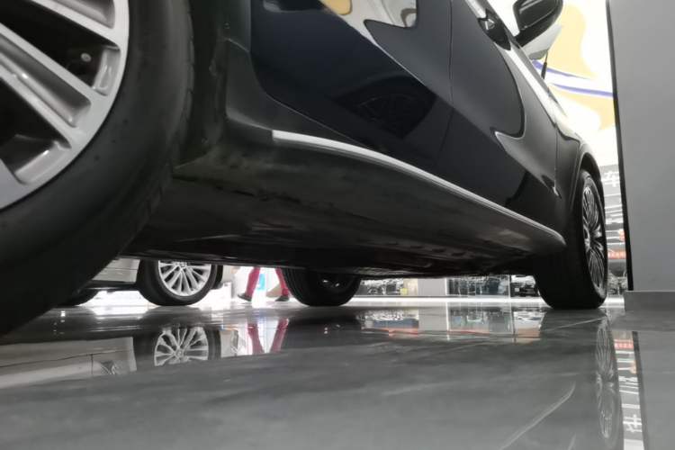 Used Mercedes-Benz GLC 2017 GLC 260 4MATIC Dynamic Edition Right Side Sill