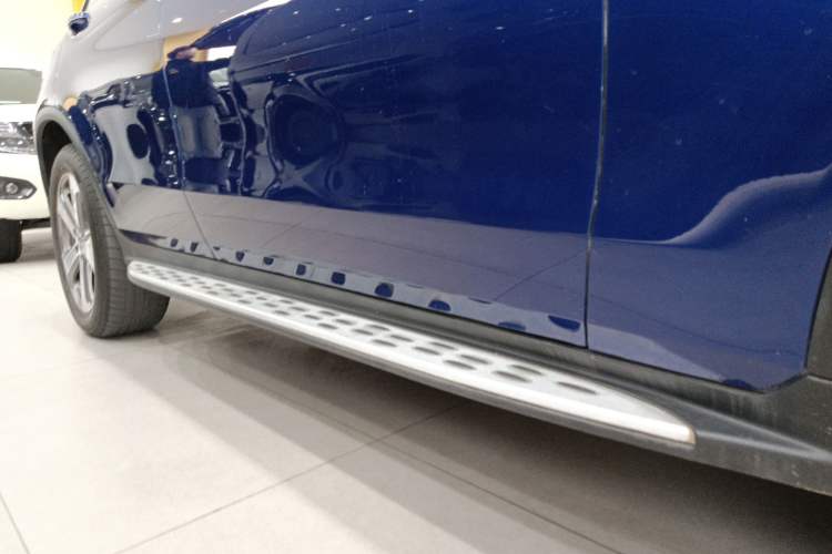 Used Mercedes-Benz GLC 2017 GLC 260 4MATIC Luxury Model Right Side Sill