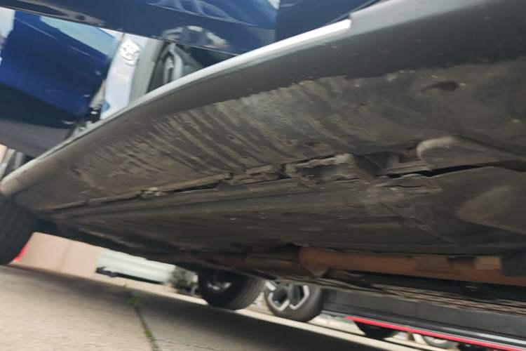 Used Mercedes-Benz GLC 2017 GLC 260 4MATIC Luxury Model Right Side Sill
