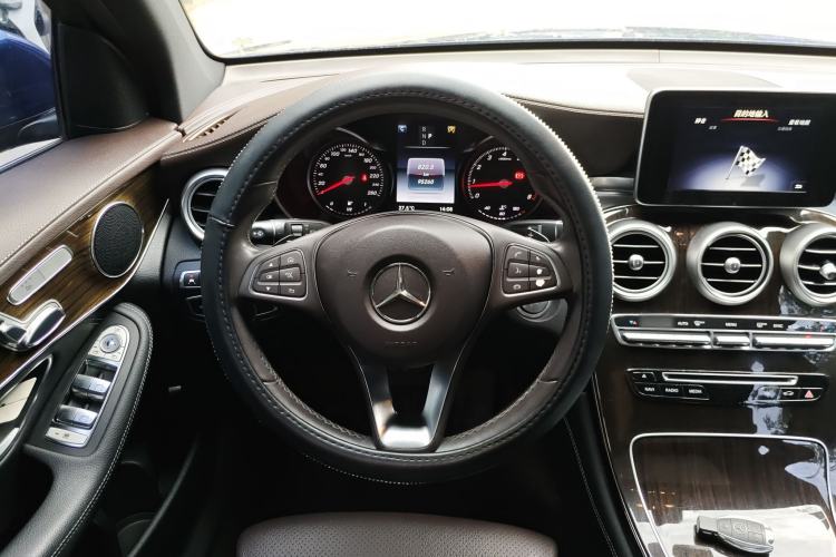 Used Mercedes-Benz GLC 2017 GLC 260 4MATIC Luxury Model Steering Wheel