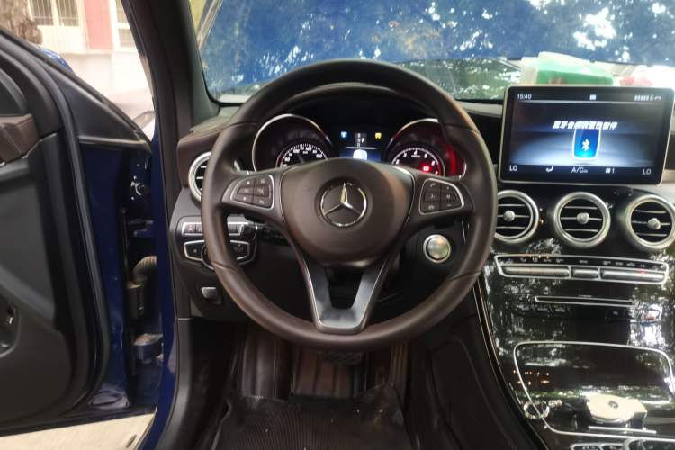 Used Mercedes-Benz GLC 2017 GLC 260 4MATIC Luxury Model Steering Wheel
