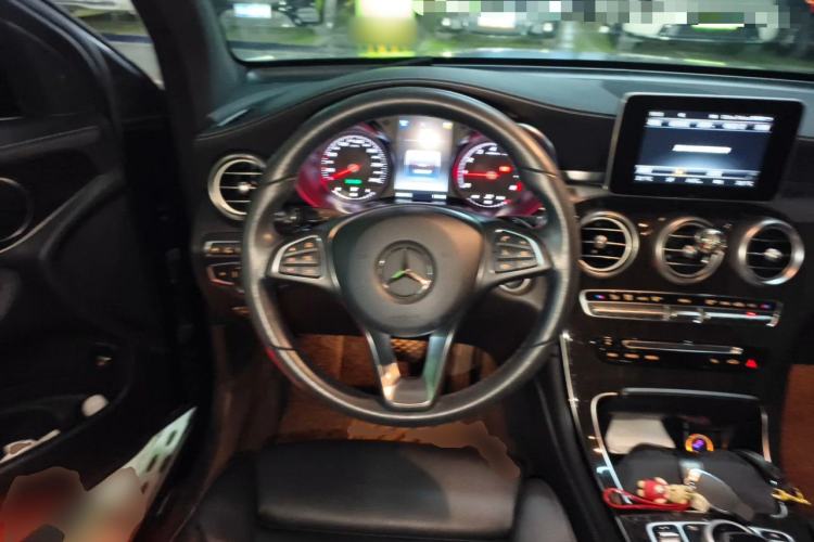 Used Mercedes-Benz GLC 2017 GLC 260 4MATIC Luxury Model Steering Wheel