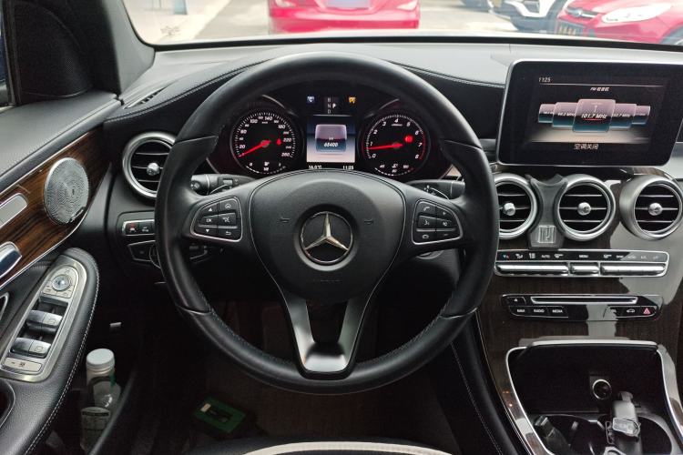 Used Mercedes-Benz GLC 2017 GLC 260 4MATIC Luxury Model Steering Wheel