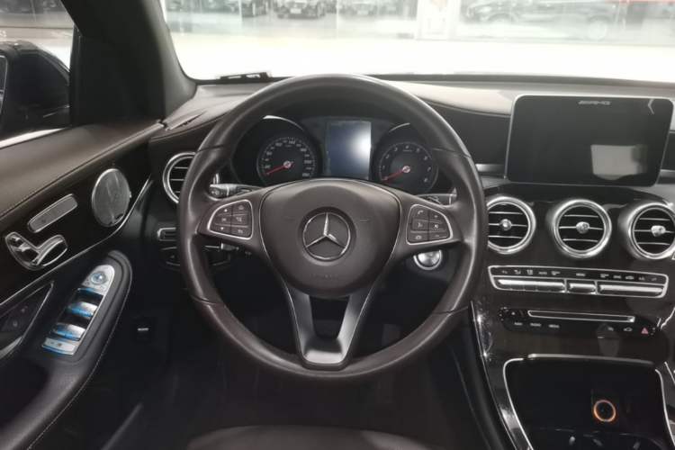 Used Mercedes-Benz GLC 2017 GLC 260 4MATIC Dynamic Edition Steering Wheel
