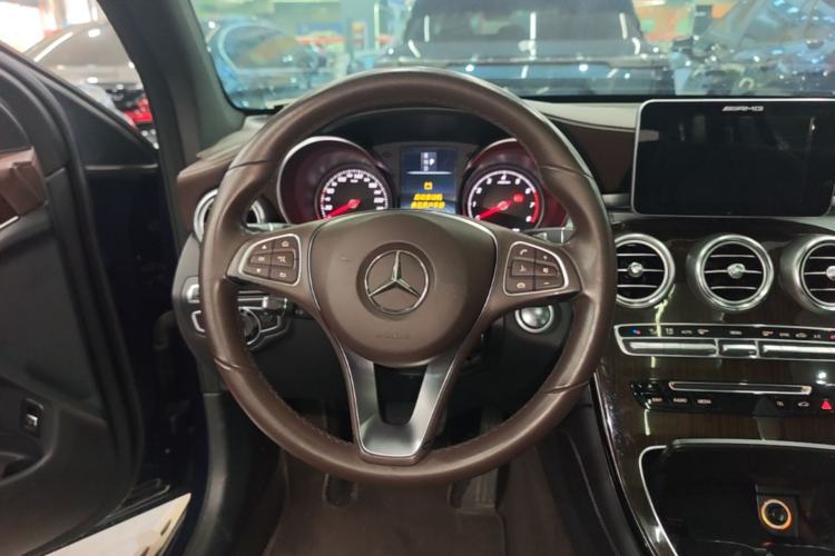 Used Mercedes-Benz GLC 2017 GLC 260 4MATIC Dynamic Edition Steering Wheel