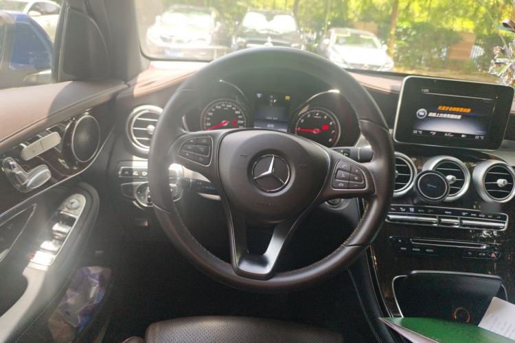 Used Mercedes-Benz GLC 2017 GLC 260 4MATIC Luxury Model Steering Wheel