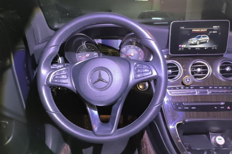 Used Mercedes-Benz GLC 2017 GLC 260 4MATIC Luxury Model Steering Wheel