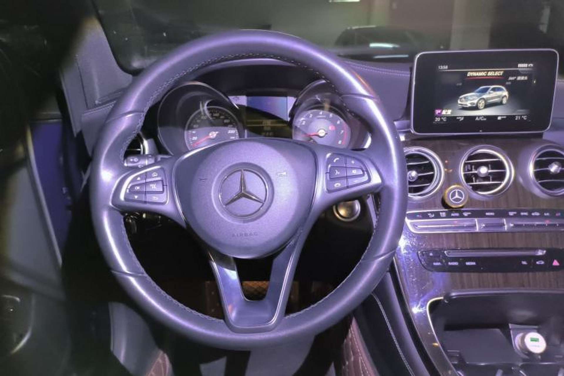 Used Mercedes-Benz GLC 2017 GLC 260 4MATIC Luxury Model Steering Wheel
