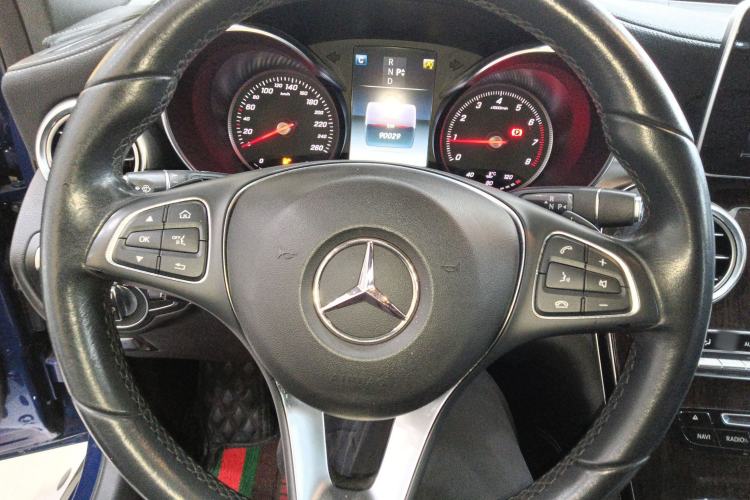 Used Mercedes-Benz GLC 2017 GLC 260 4MATIC Luxury Model Steering Wheel