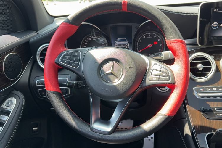 Used Mercedes-Benz GLC 2017 GLC 260 4MATIC Luxury Model Steering Wheel