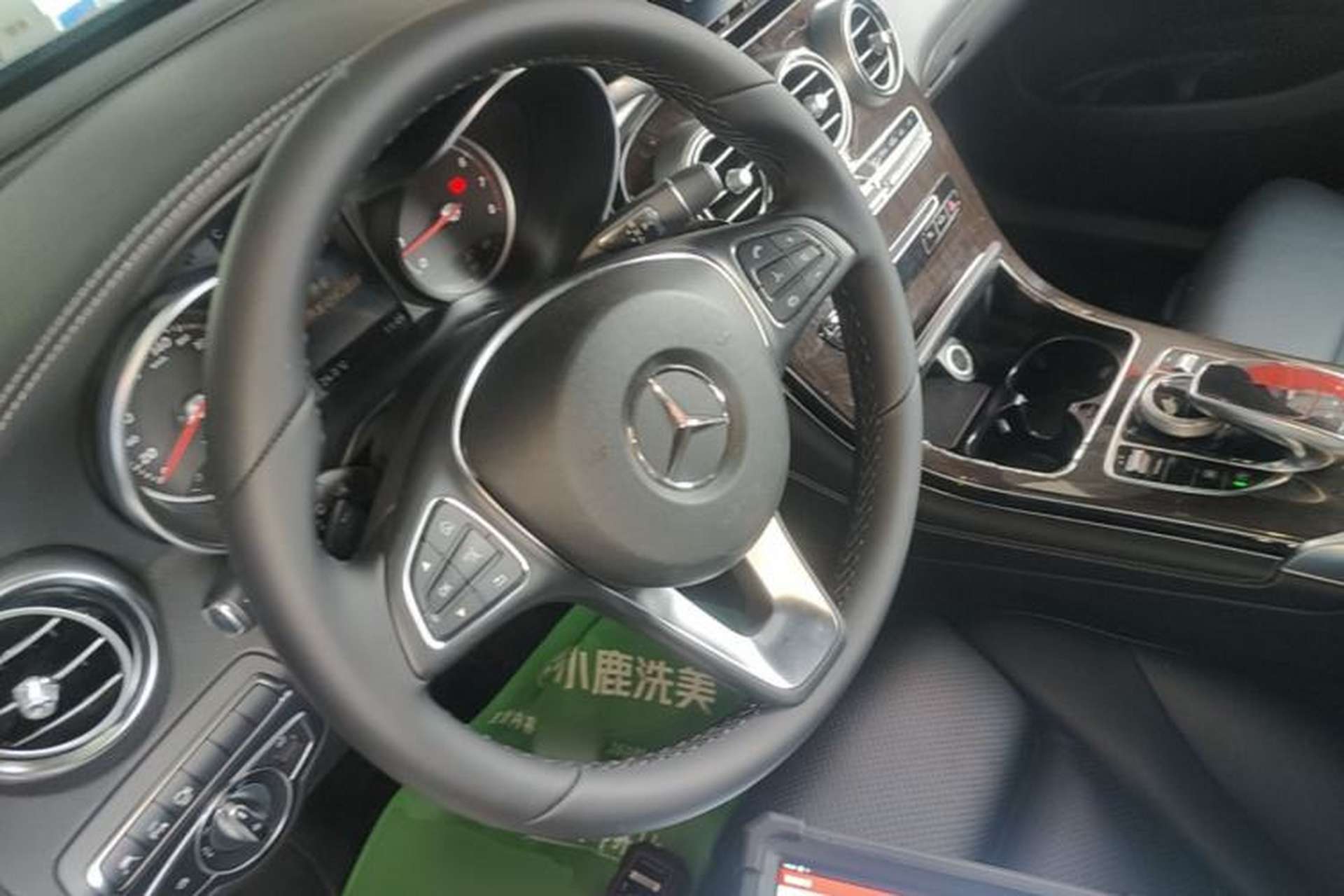 Used Mercedes-Benz GLC 2017 GLC 260 4MATIC Luxury Model Steering Wheel