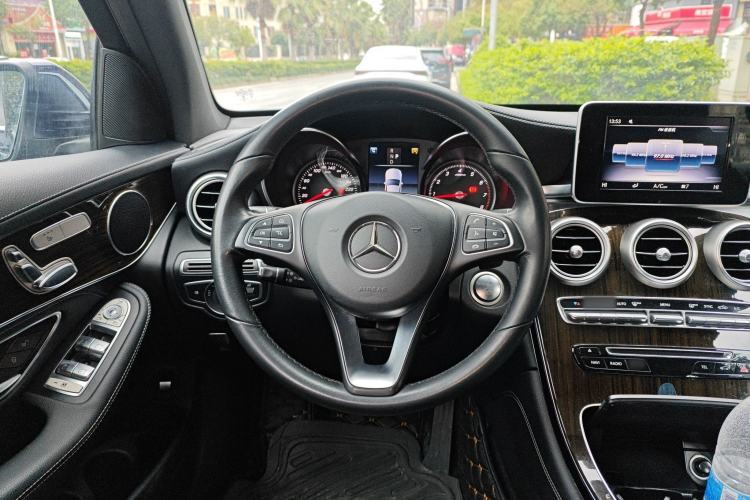 Used Mercedes-Benz GLC 2017 GLC 260 4MATIC Dynamic Edition Steering Wheel