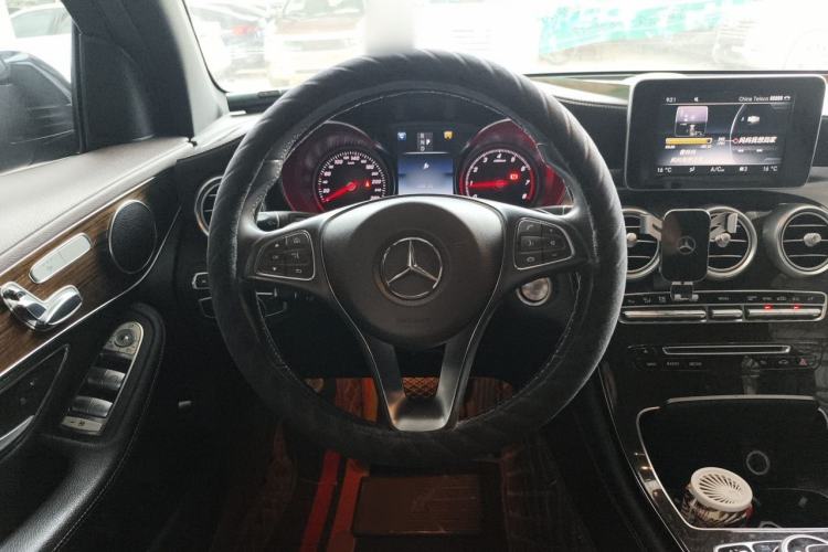 Used Mercedes-Benz GLC 2017 GLC 260 4MATIC Luxury Model Steering Wheel